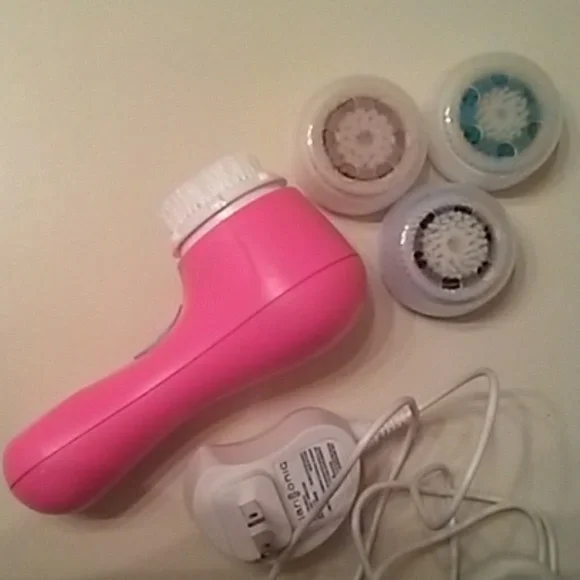 Clarisonic mia pink, 4 brushes amd charger